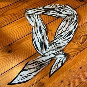 $9SALE Vintage Vena Black Ivory White polyester scarf